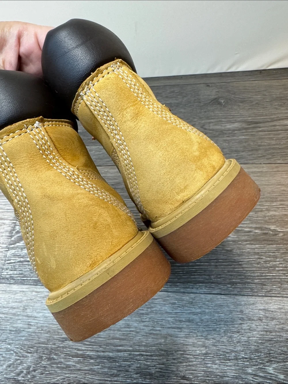 Timberland Wheat Nubuck Boots youth size 3 US/35EU (h16)